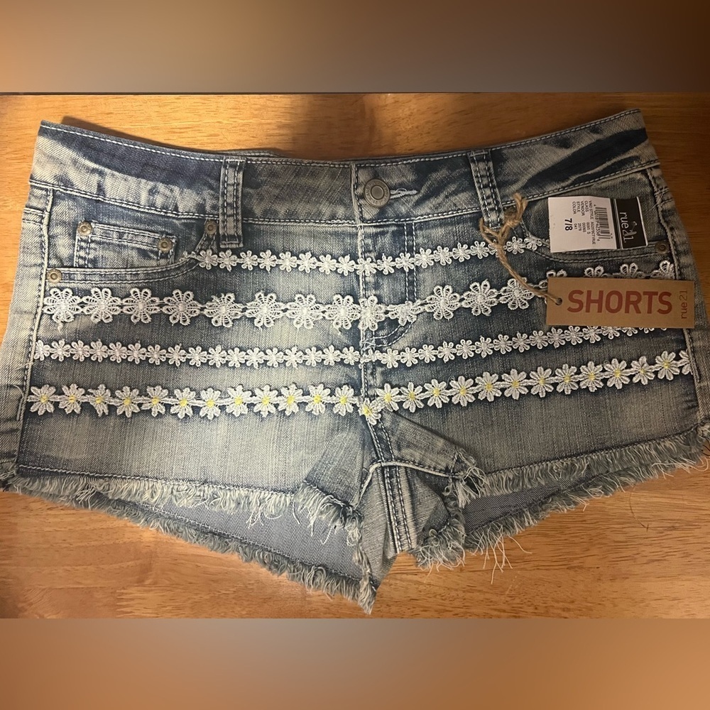 Rue 21 Denim Shorts Women’s Size 7/8 NWT